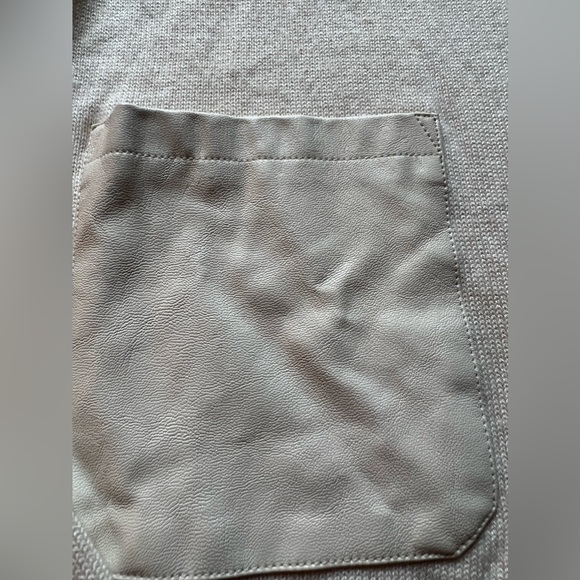 Banana Republic Sweater with pockets - Picture 3 of 9